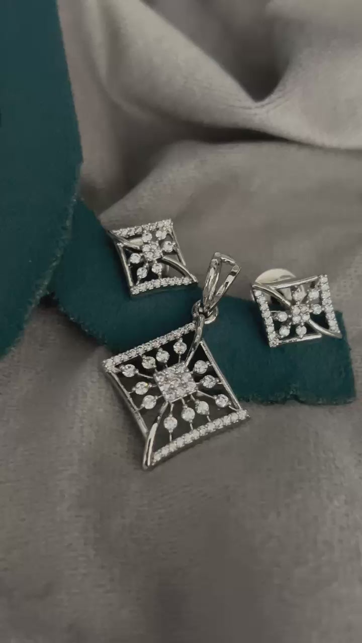 Frosted Bloom Diamond Pendant Set